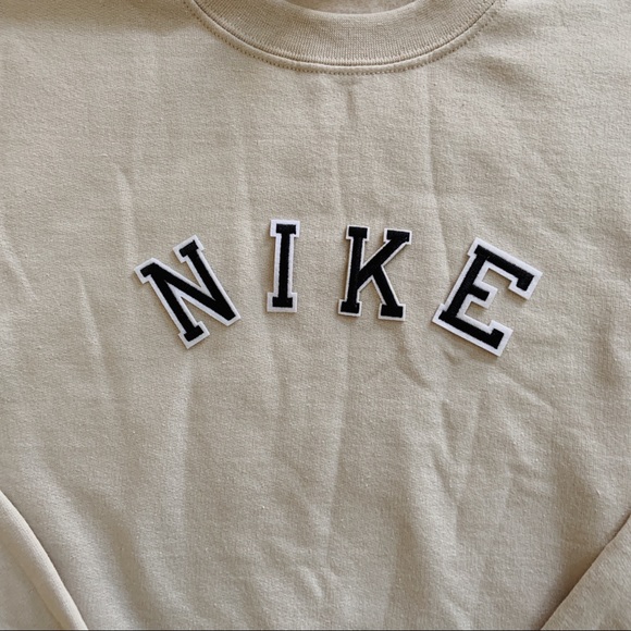 nike beige crewneck 🤍 - Picture 7 of 13